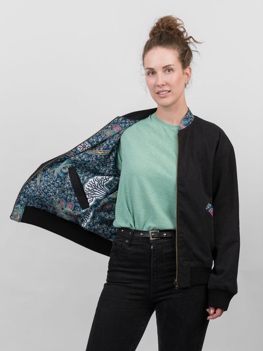 Schwarze Damen Hanf Wendejacke mit blauem Print 'Moongarden' - Khala