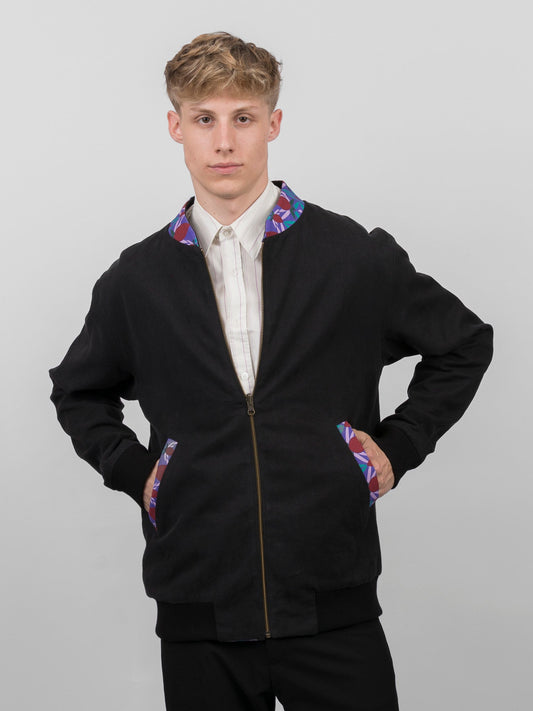 Schwarze Herren Hanf Wendejacke mit lila Print 'Da ma hua' - Khala