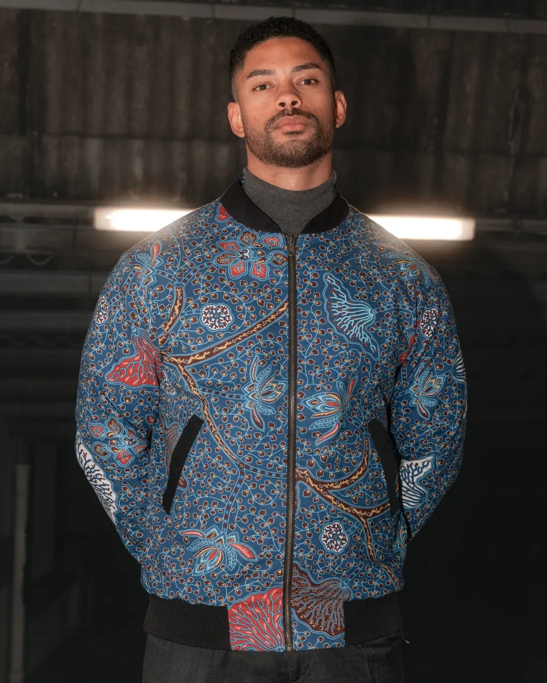Schwarze Herren Hanf Wendejacke mit blauem Print 'Moongarden' - Khala