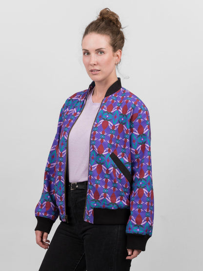 Schwarze Damen Hanf Wendejacke mit lila Print 'Da ma hua' - Khala