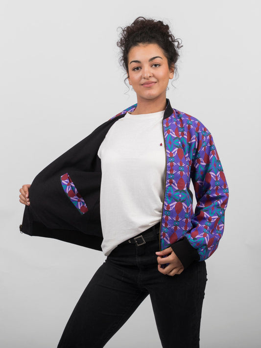 Schwarze Damen Hanf Wendejacke mit lila Print 'Da ma hua' - Khala