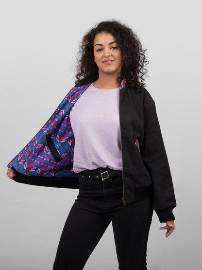 Schwarze Damen Hanf Wendejacke mit lila Print 'Da ma hua' - Khala