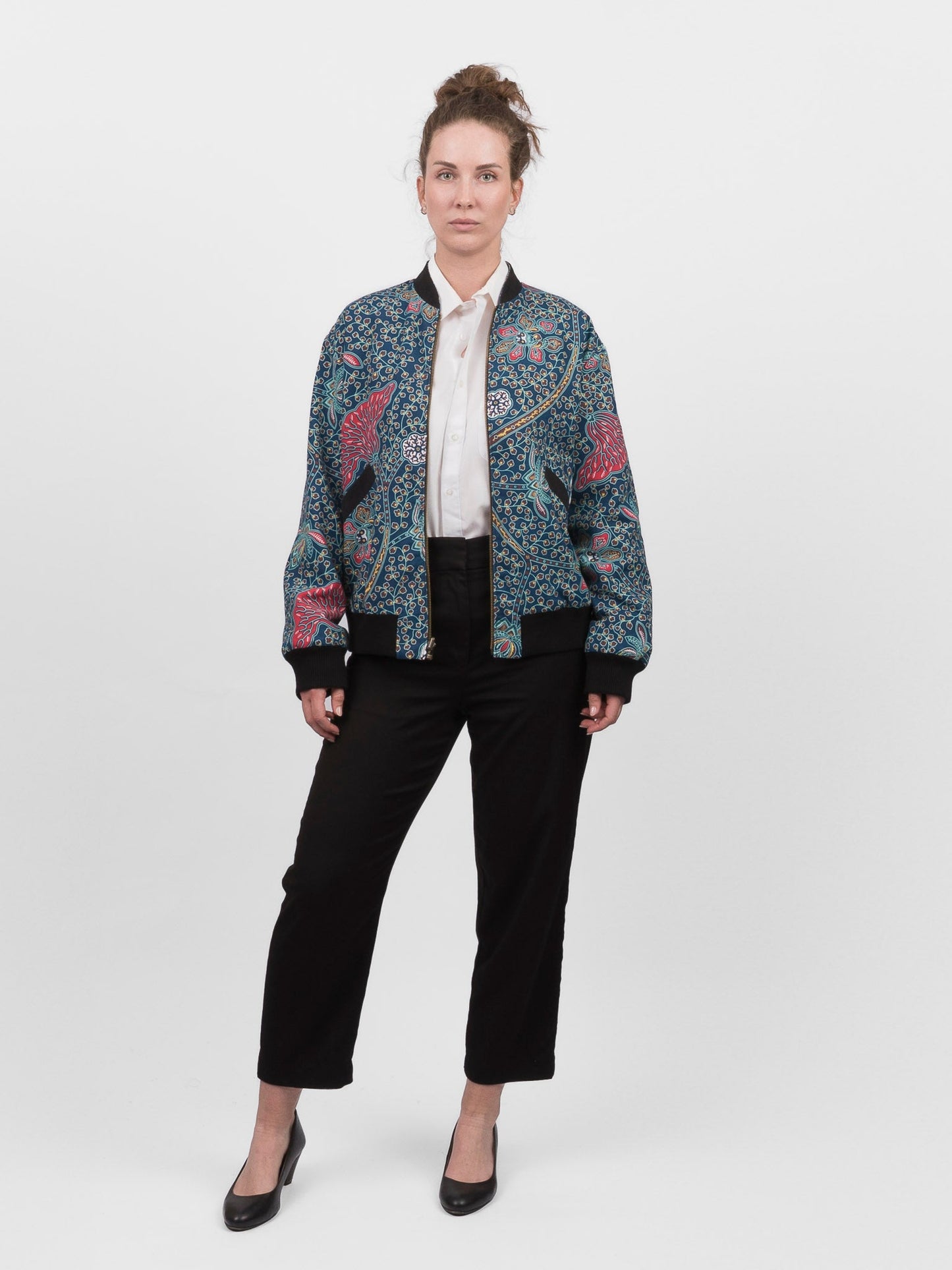 Schwarze Damen Hanf Wendejacke mit blauem Print 'Moongarden' - Khala