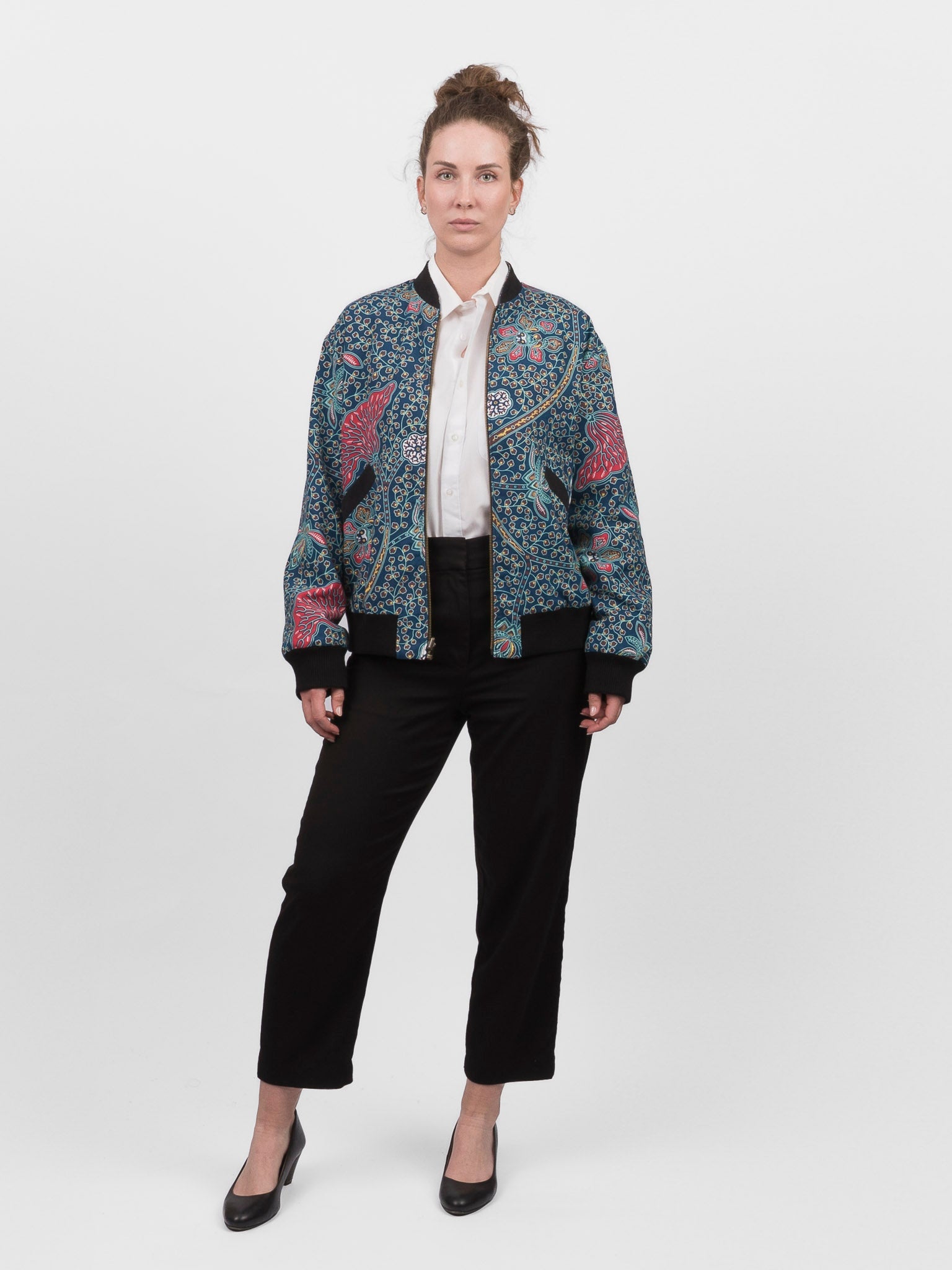 Schwarze Damen Hanf Wendejacke mit blauem Print 'Moongarden' - Khala