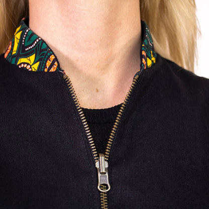 Schwarze Damen Wendejacke mit grün gelbem Print 'Peacock - Khala