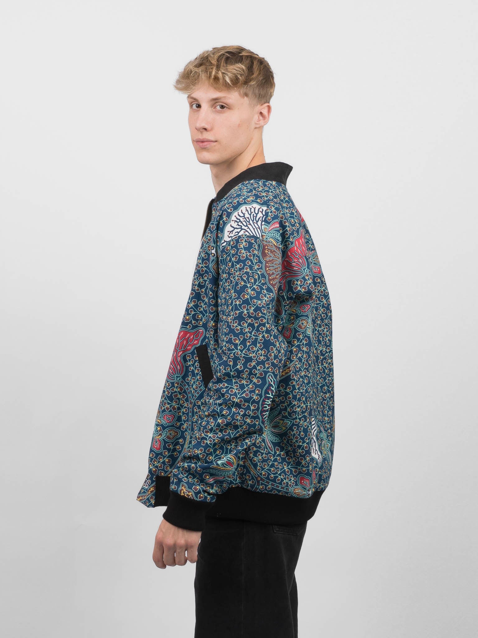 Schwarze Herren Hanf Wendejacke mit blauem Print 'Moongarden' - Khala