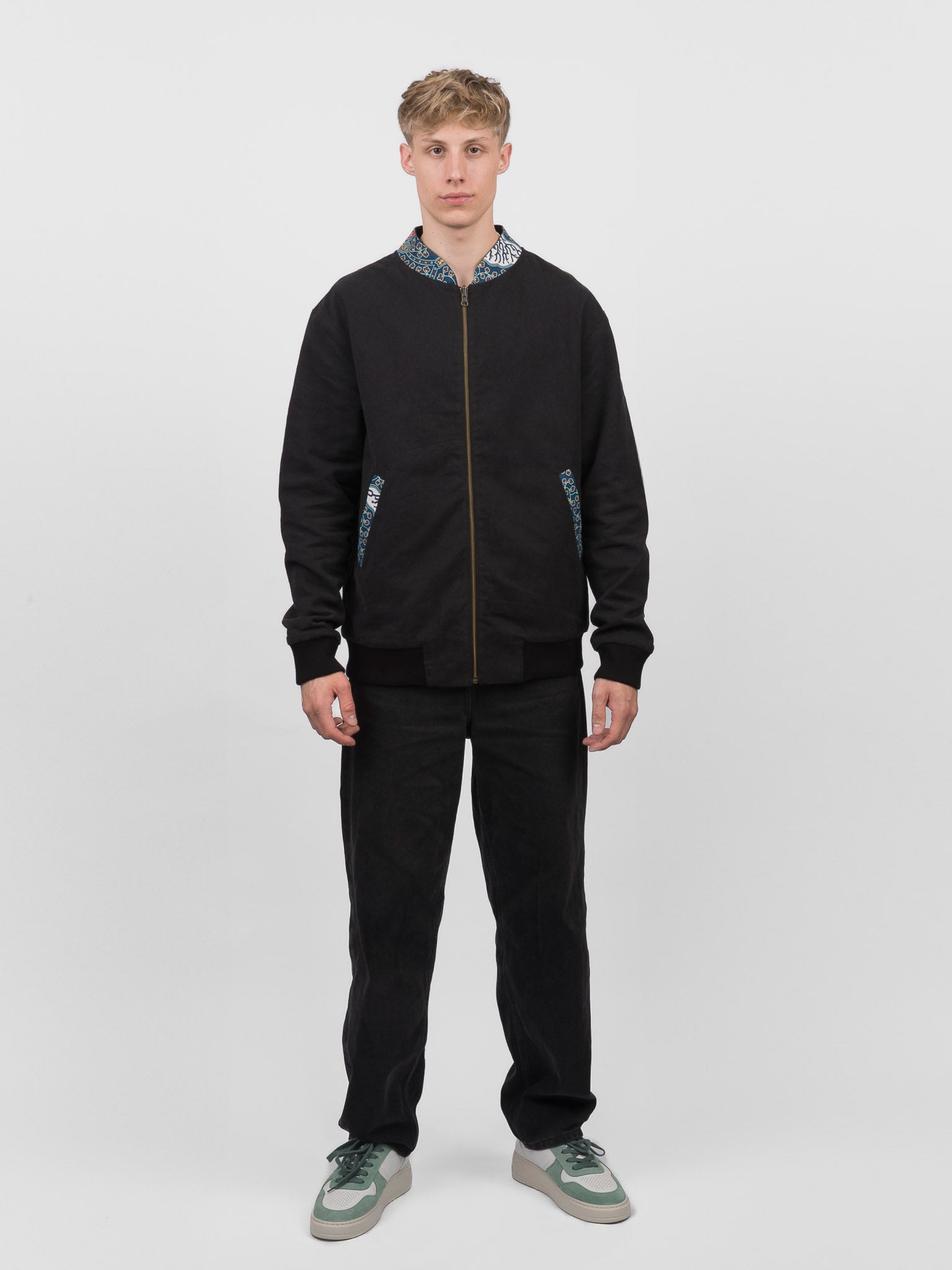 Schwarze Herren Hanf Wendejacke mit blauem Print 'Moongarden' - Khala