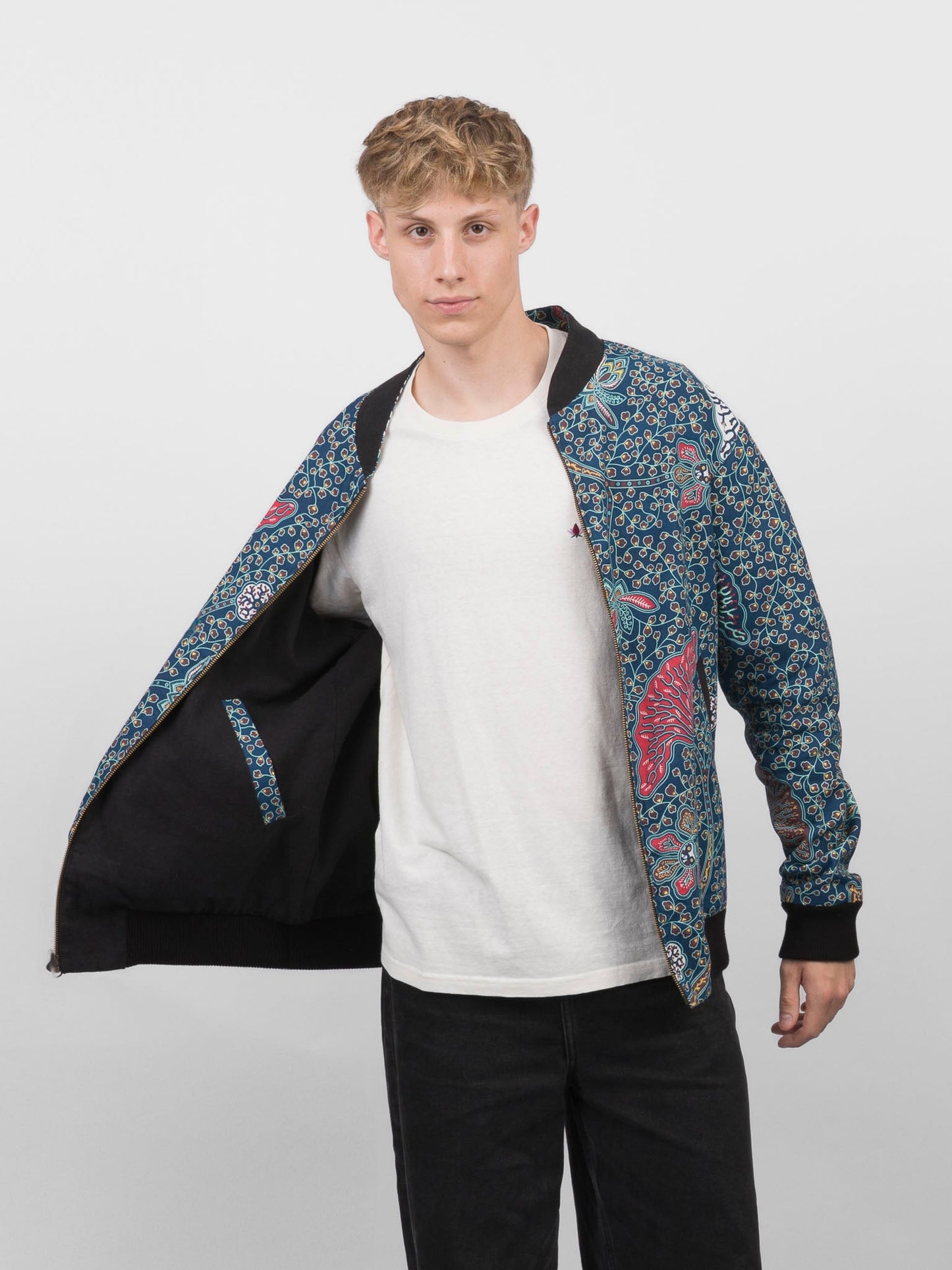 Schwarze Herren Hanf Wendejacke mit blauem Print 'Moongarden' - Khala