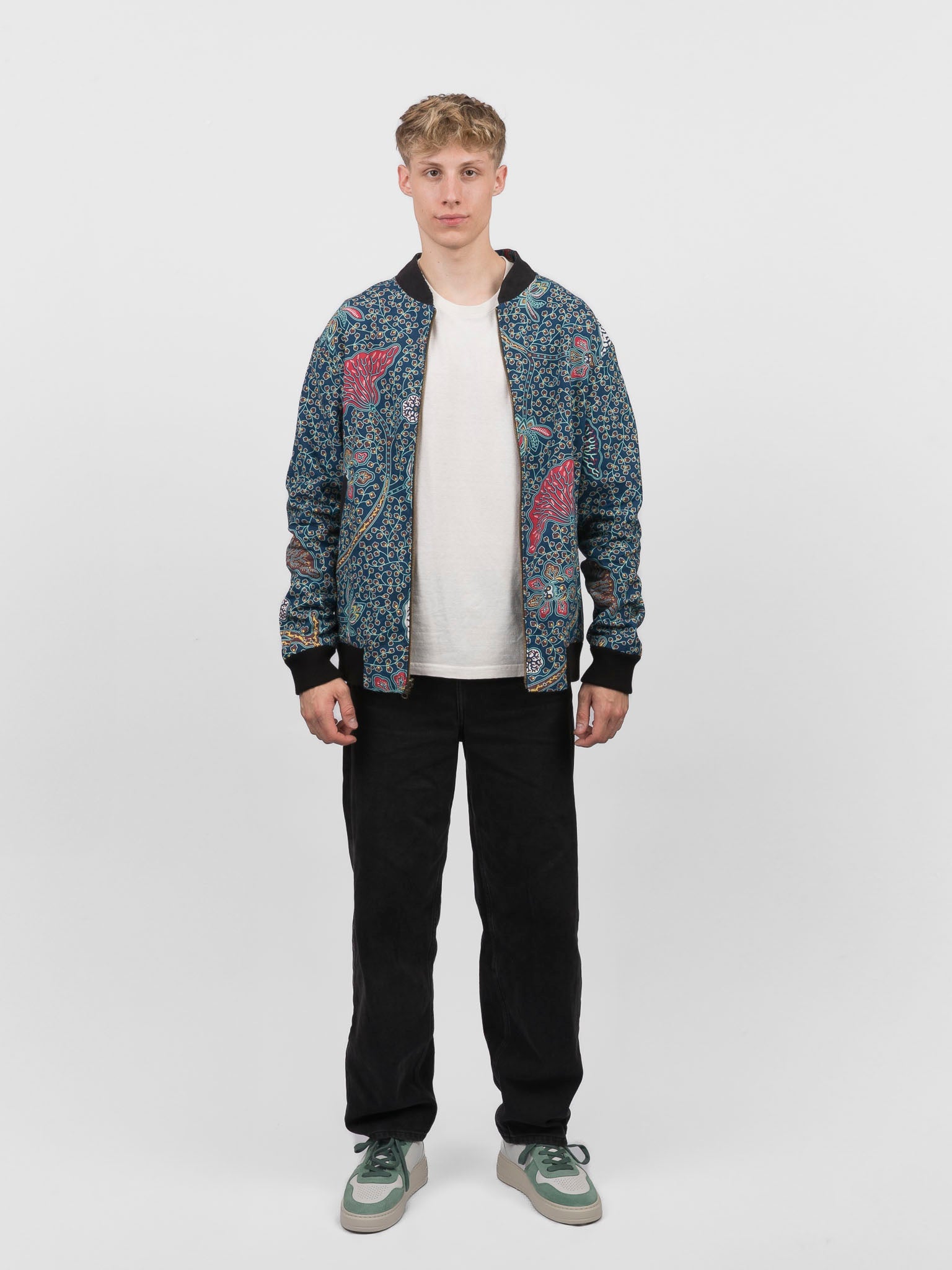 Schwarze Herren Hanf Wendejacke mit blauem Print 'Moongarden' - Khala