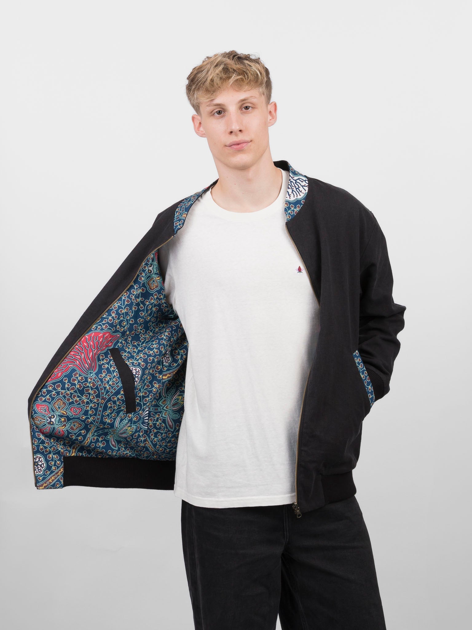 Schwarze Herren Hanf Wendejacke mit blauem Print 'Moongarden' - Khala